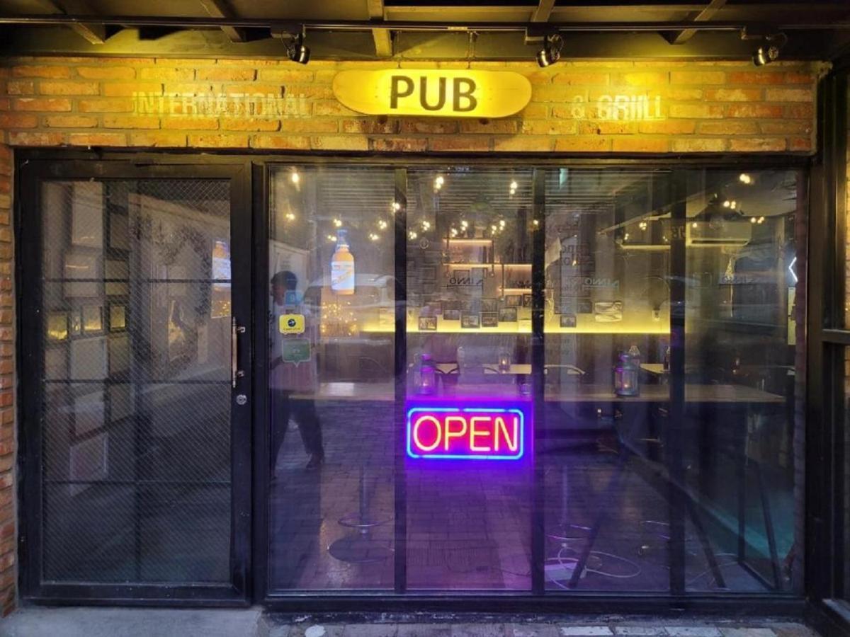 Inno Hostel & Pub Lounge Hongdae Seoul Bagian luar foto