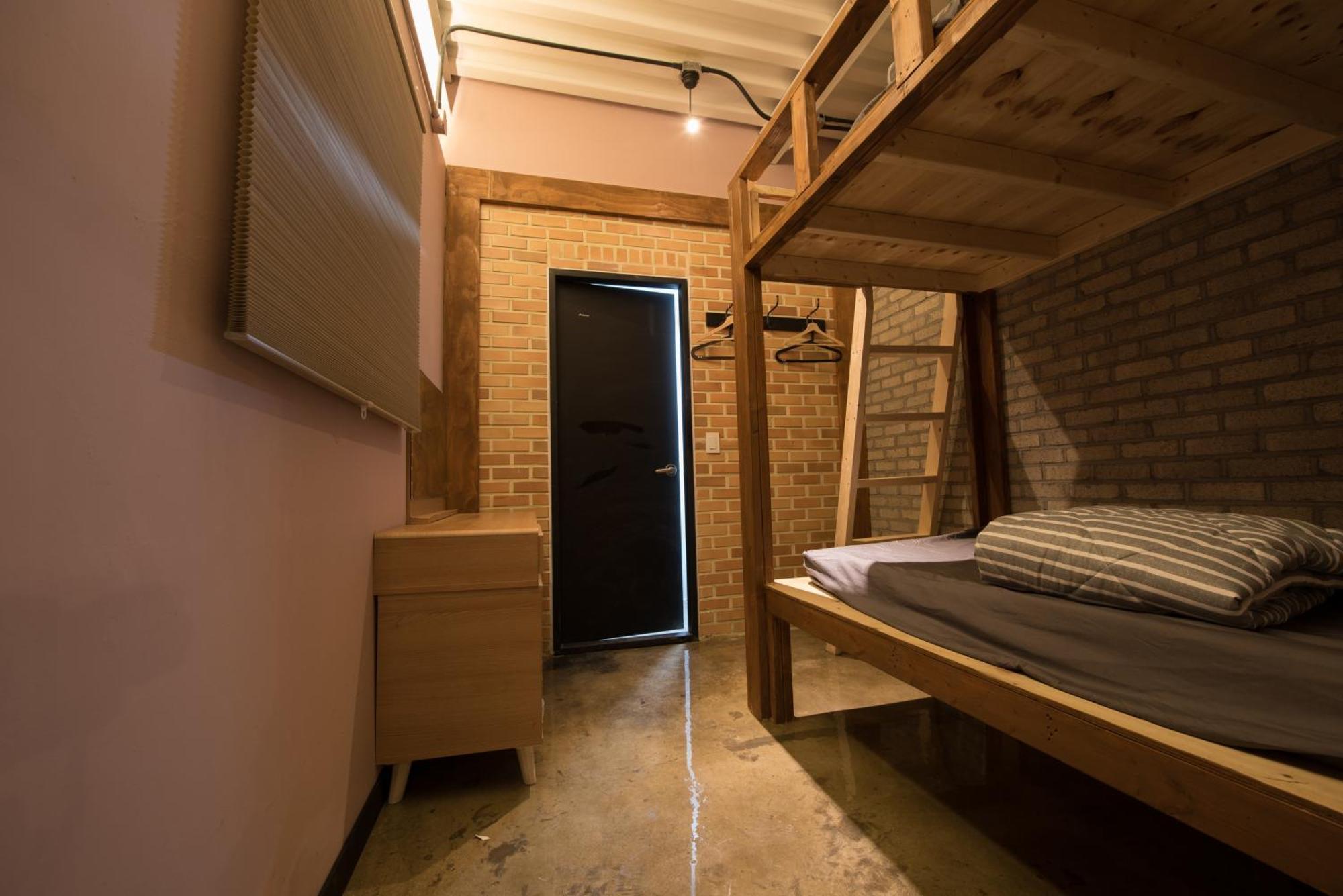 Inno Hostel & Pub Lounge Hongdae Seoul Bagian luar foto