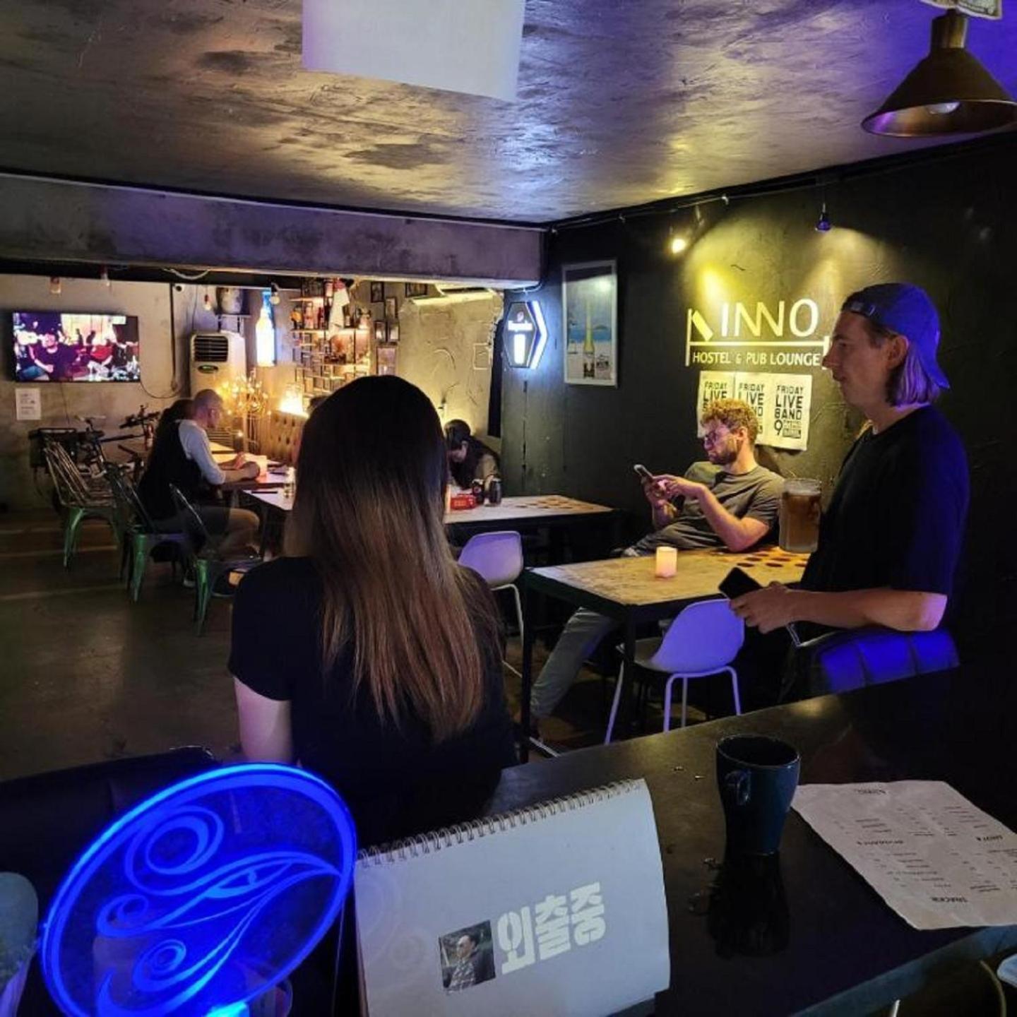 Inno Hostel & Pub Lounge Hongdae Seoul Bagian luar foto