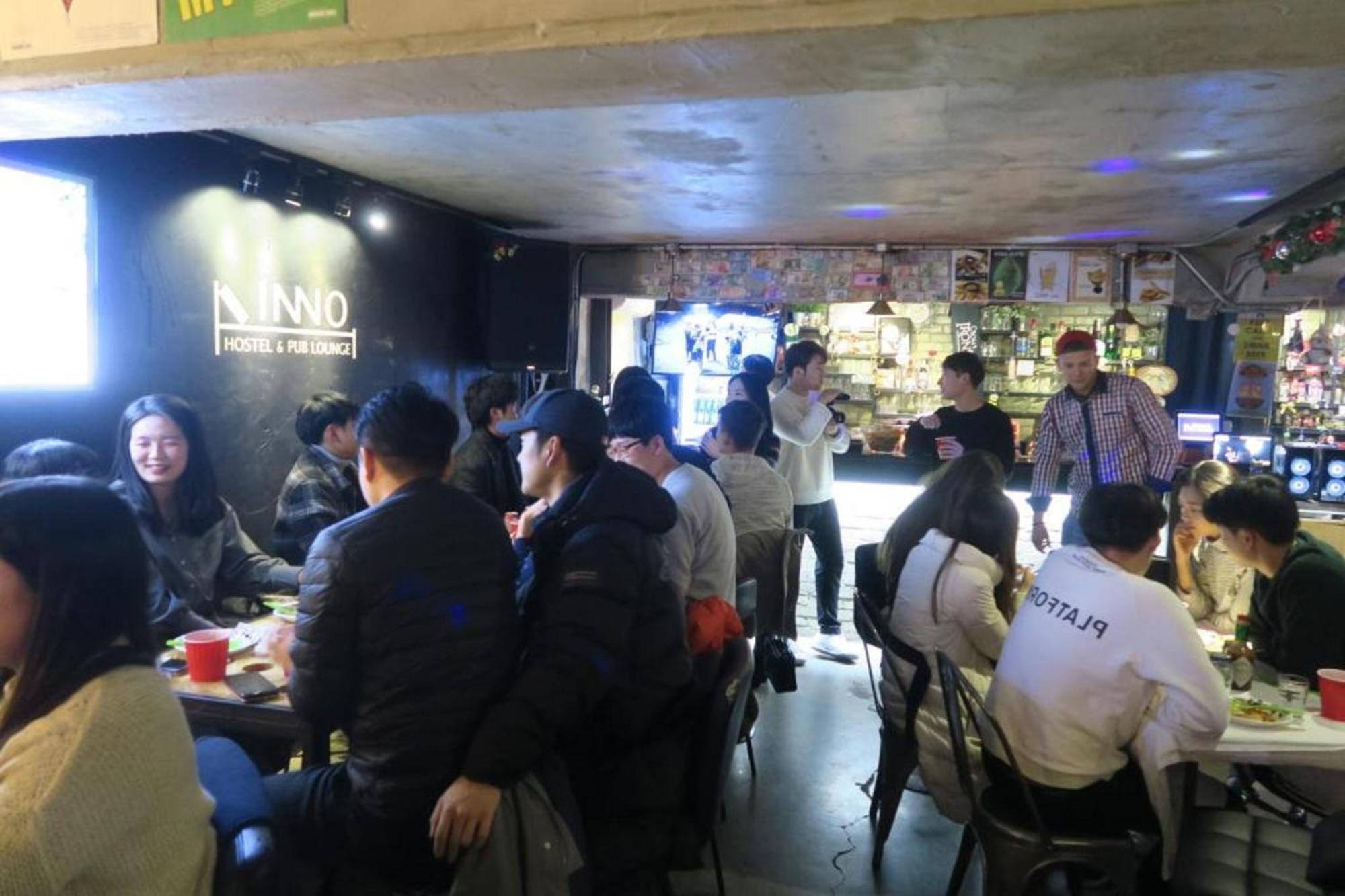 Inno Hostel & Pub Lounge Hongdae Seoul Bagian luar foto
